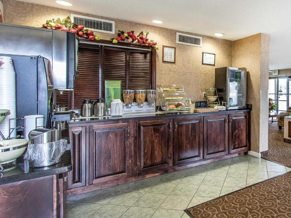 Quality Inn Andalusia Exterior photo